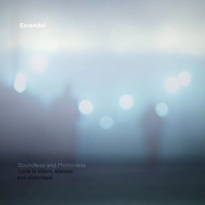 他用手抓着我的大奶子,一手摸着我的逼逼
