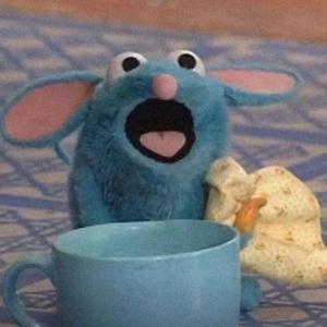 他用手抓着我的大奶子,一手摸着我的逼逼
